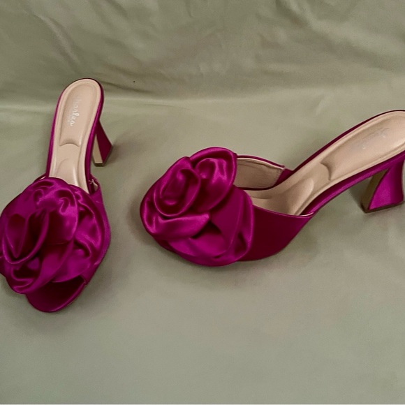 Charles by Charles David flower magenta pumps with sculptured heel - Picture 2 of 10